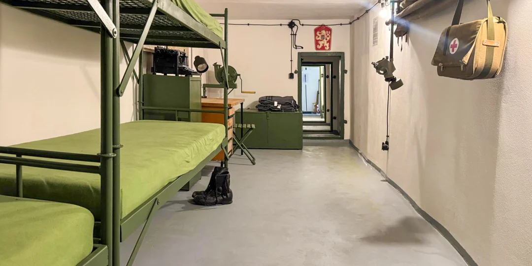 Pobyt v atómovom bunkri pod zámkom Zelená Hora s malou strelnicou a múzeom