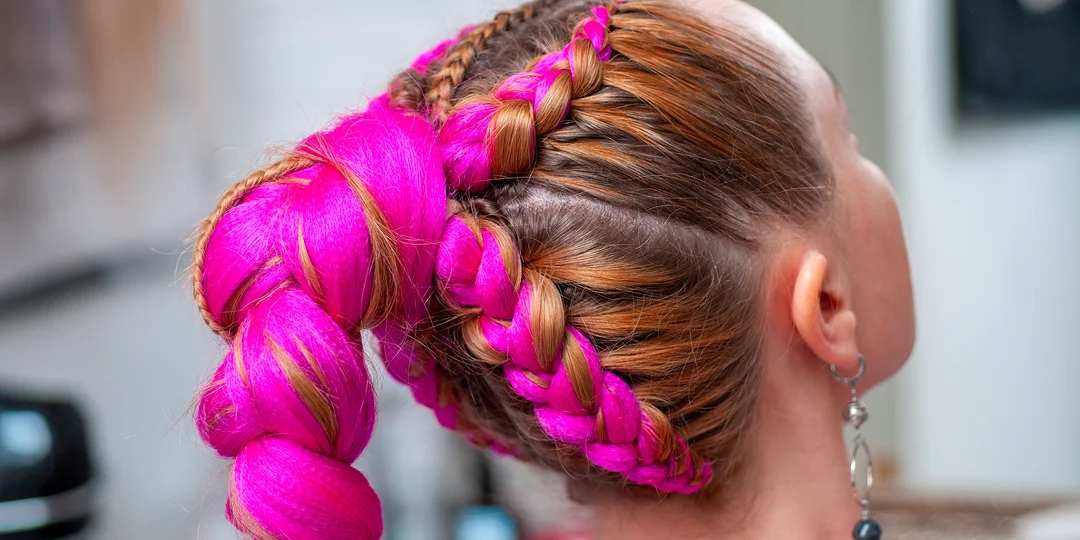 Zapletenie vlasov s kanekalonom: čelenka, vysoký cop, afro či braids