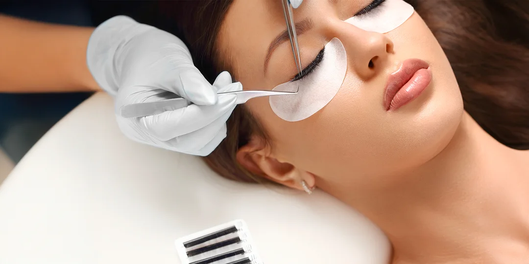 UV mihalnice, lash lifting alebo laminácia obočia