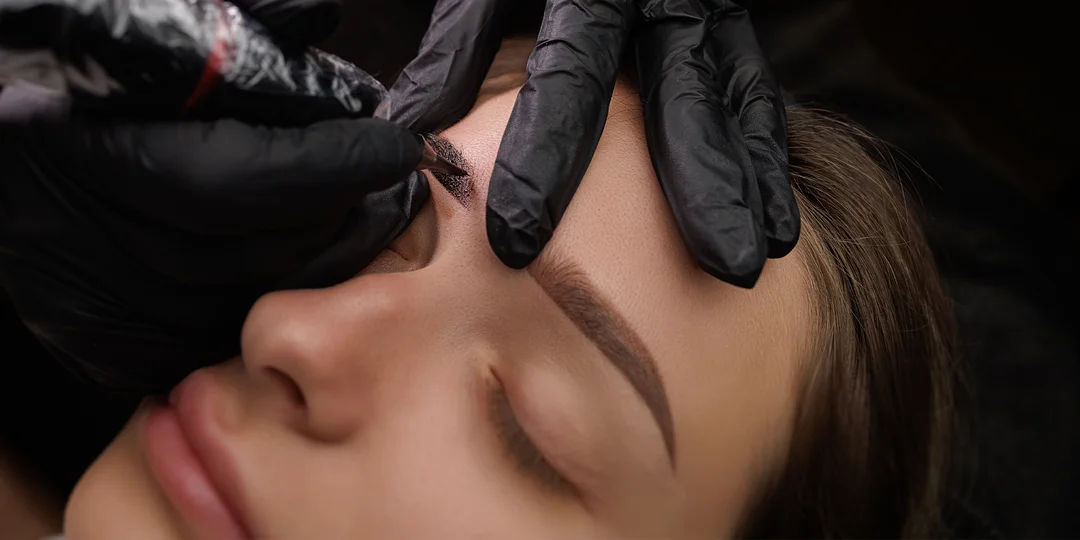 Permanentný make-up obočia, očných liniek či pier
