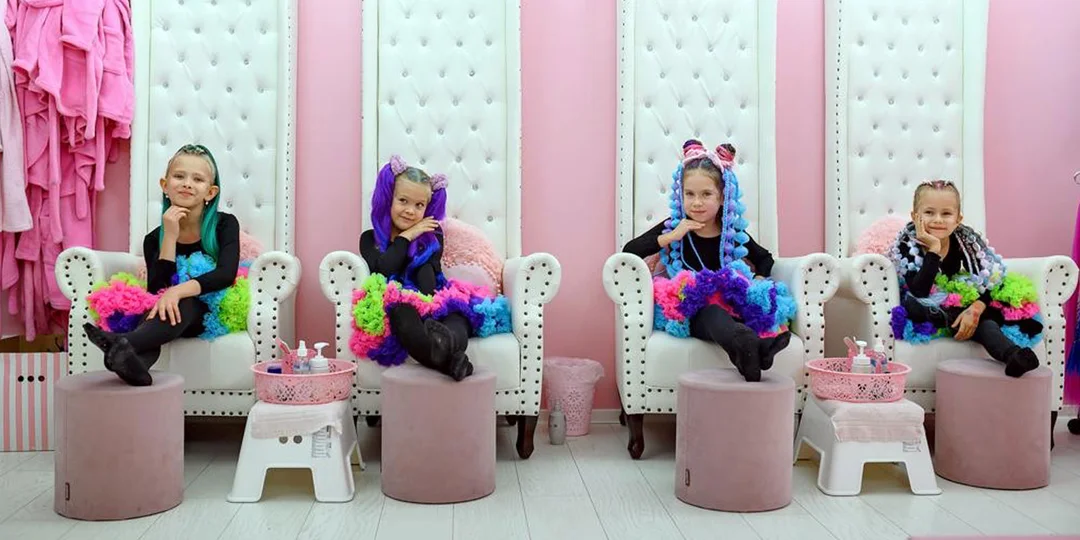 Pre malé parádnice: manikúra, pedikúra, pleťová maska, balík pre slečnu, aj balíky pre mamu a dcéru v Pink SPA