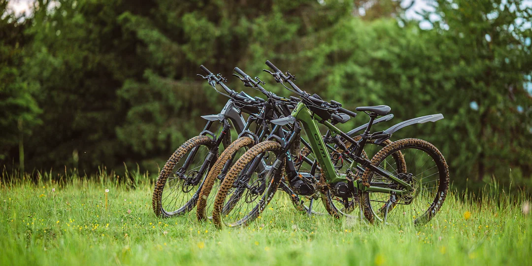 Prenájom elektrobicyklov: celoodpružený i hardtail na deň, dva i víkend