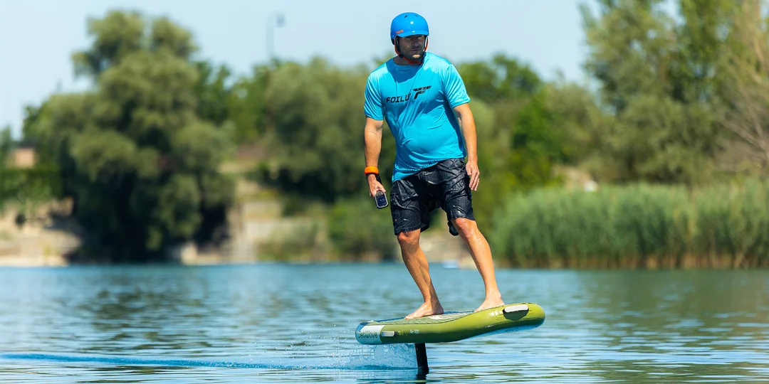 Naučte sa jazdiť na eFoil surfe a lietajte nad hladinou! Kurz pre začiatočníkov aj pokročilých