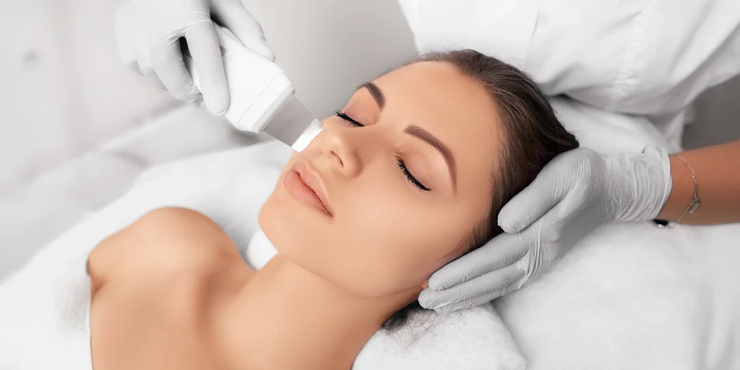 Profesionálna starostlivosť o pleť: hĺbkové čistenie, masáže, vitamín C, mezoterapia aj hyalurón