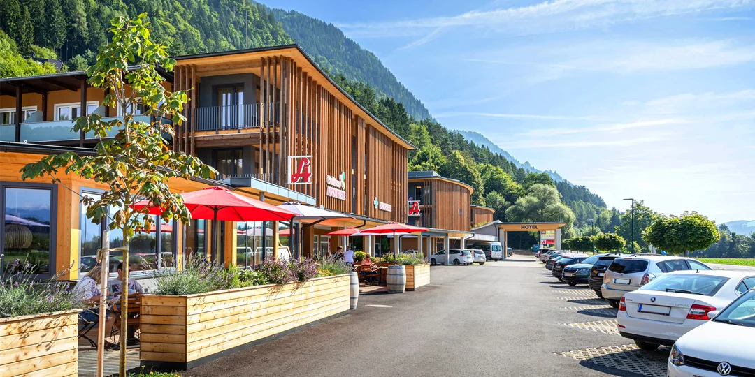 Dovolenka v Korutánsku: 4* hotel, raňajky a neobmedzený relax v saunách aj na pláži pri jazere