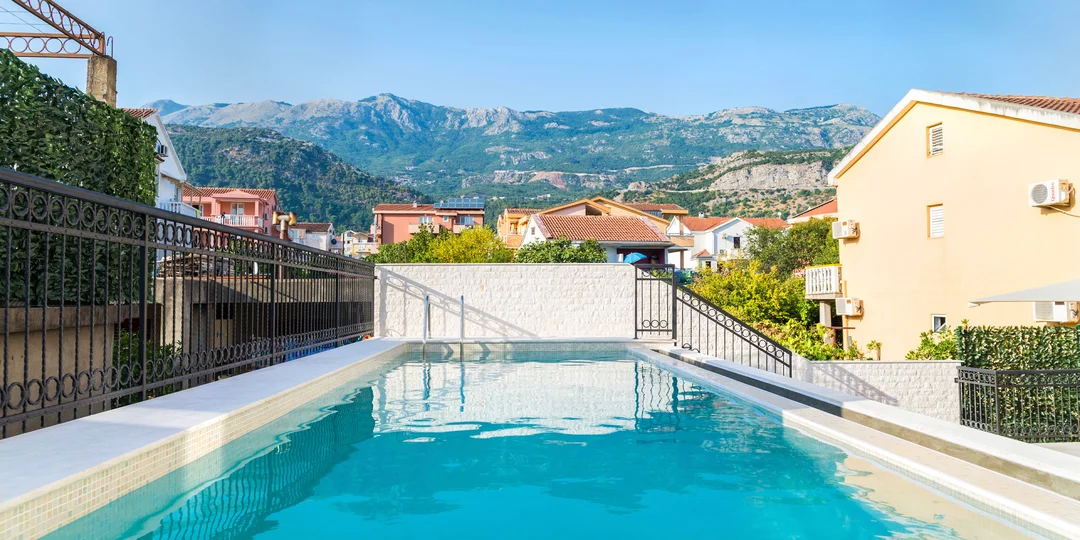 Čiernohorská Budva: hotel 500 m od mora s jedlom a neobmedzeným wellness