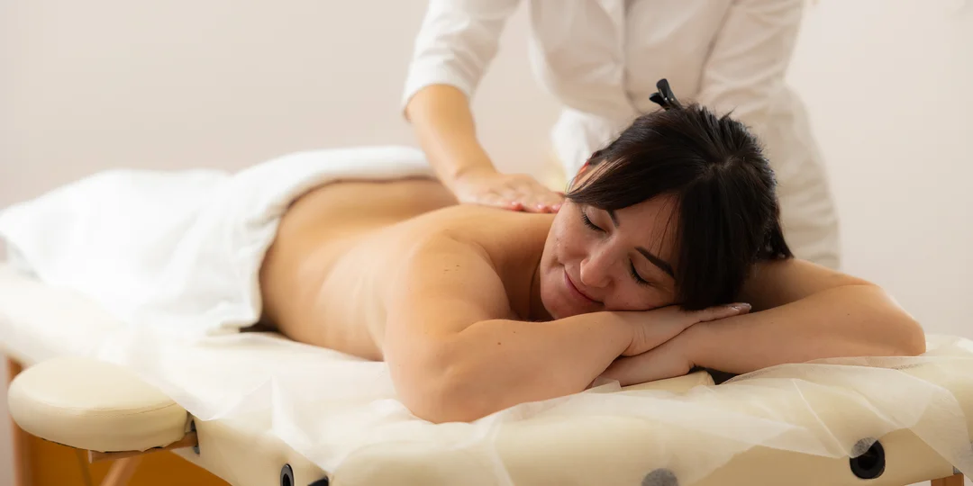 Anticelulitídna, lymfodrenážna či relaxačná masáž aj tejpovanie