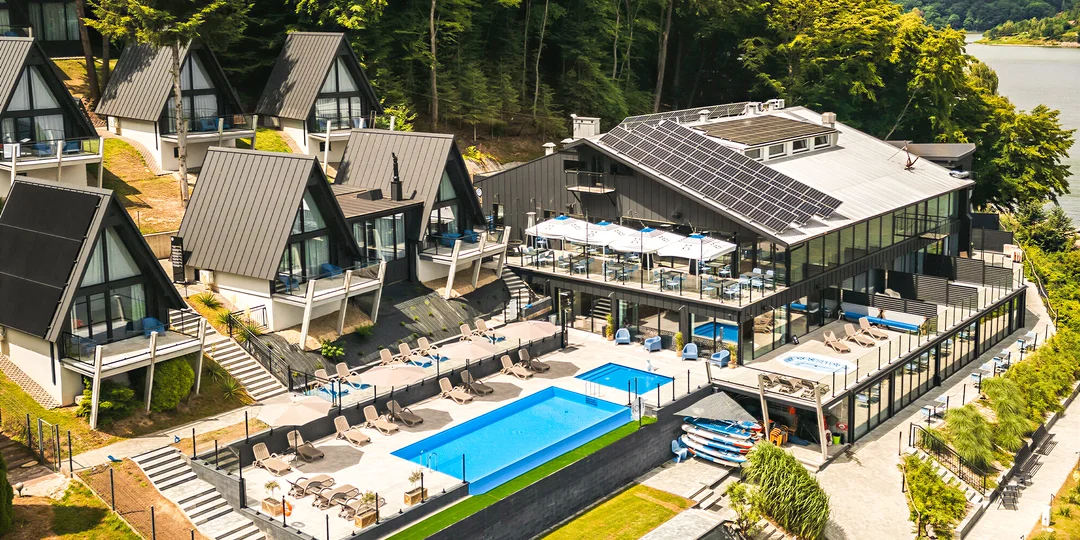 Moderný rodinný SPA rezort na brehu Rožnovského jazera s wellness