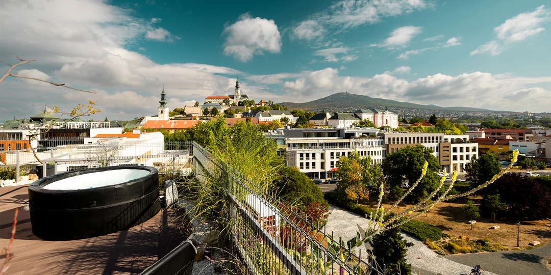 Luxusný apartmán s panoramatickým výhľadom, veľkou terasou a vírivkou