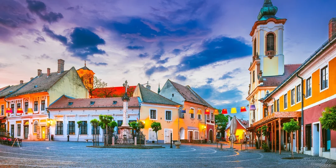 Rozprávkový advent v Szentendre: mesto umelcov s vôňou Vianoc, doprava luxusným "SantaBusom"