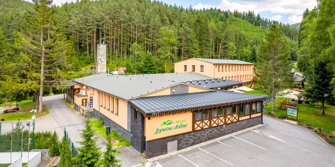Lopušná Dolina po Tatrami: pobyt v izbách alebo chatke s wellness a možnosťou stravy
