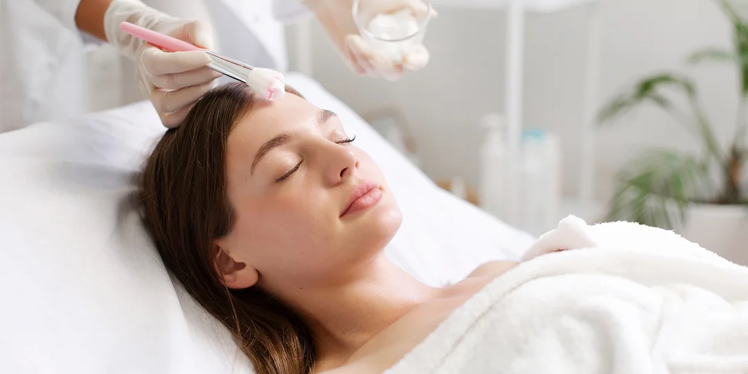 Revolučná obnova pleti: kolagénové nite alebo biologický biomicroneedling