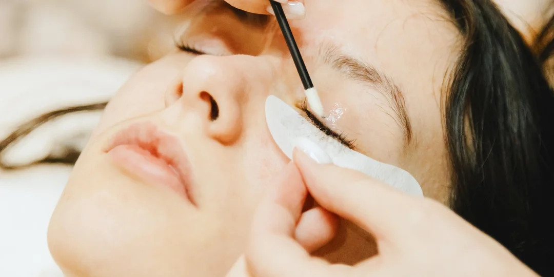 Laminácia obočia, lash lift mihalníc alebo kombo oboch procedúr