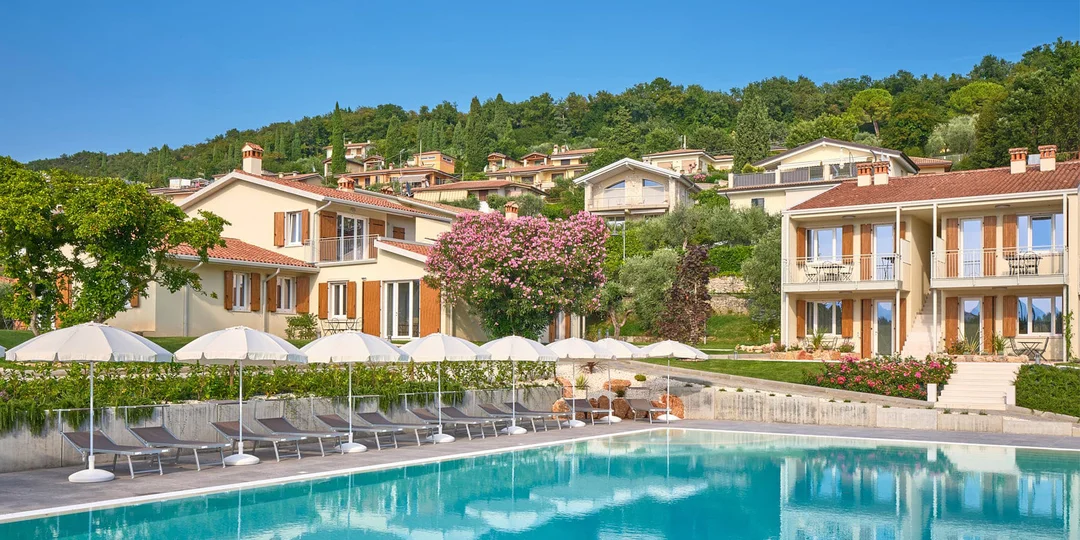 Apartmány s panoramatickým bazénom v talianskych Alpách kúsok od Lago di Garda
