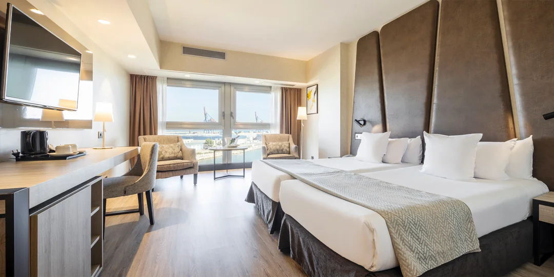 Slnečná Malaga: 4* hotel priamo pri pláži, raňajky v cene
