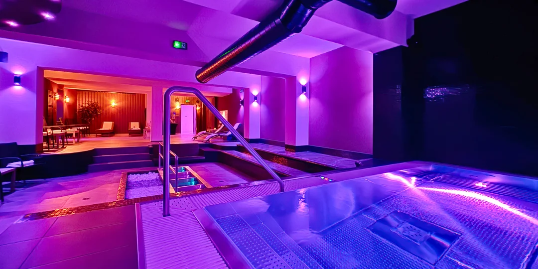 2 hodiny ve wellness se saunovým světem a vířivkou pro 1 nebo 2 osoby