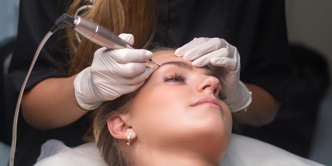 Permanentný make-up: odstránenie starého PMU aj zvýraznenie obočia, pier či očných liniek