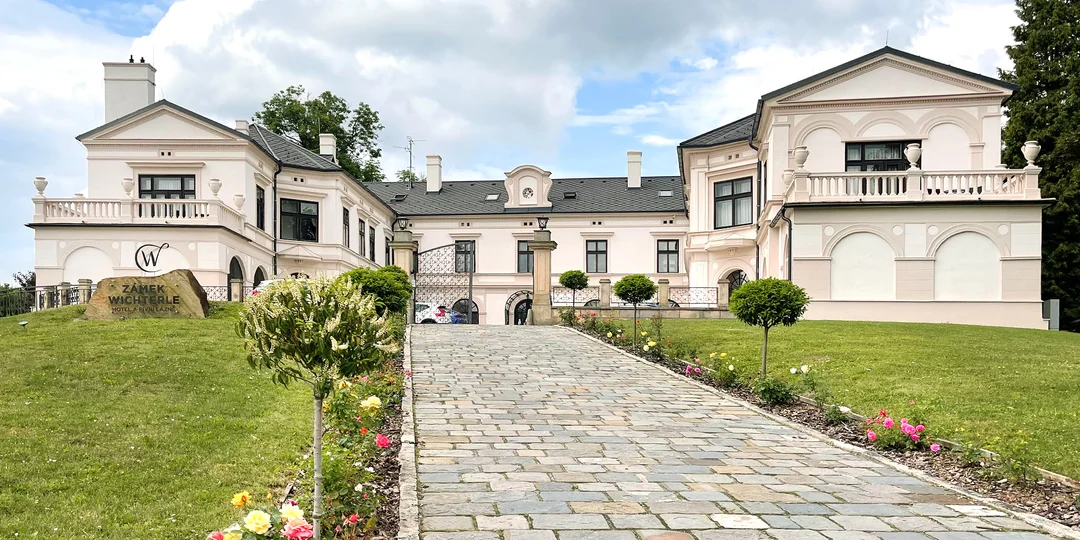 Pobyt na Zámku Wichterle s raňajkami alebo polpenziou aj wellness, pivným kúpeľom alebo masážou