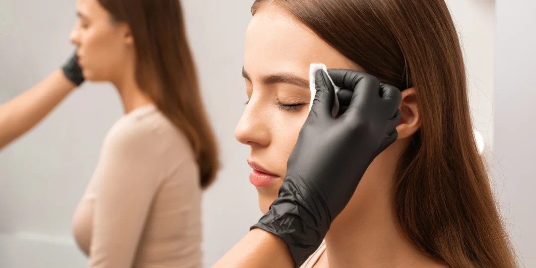 Laminácia obočia s farbením, lash lift s výživnou kúrou pre mihalnice alebo výhodné kombo oboch