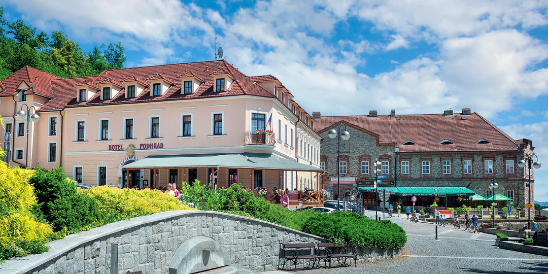 Hluboká nad Vltavou: hotel pod zámkom s polpenziou aj wellness v blízkosti golfu