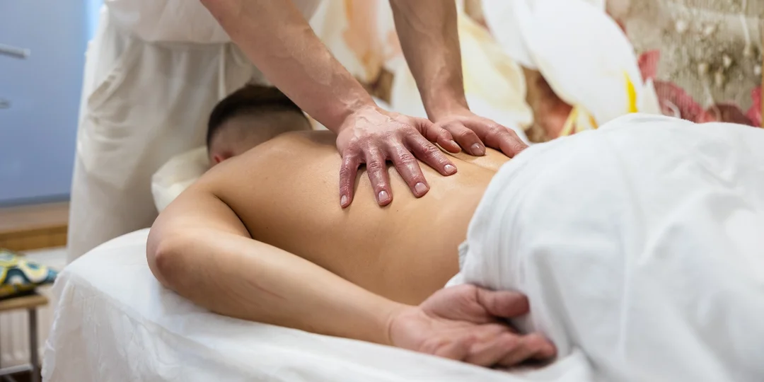 Celotelová či klasická masáž, manuálna lymfodrenáž, anticelulitídna terapia alebo myofasciálna trigger point masáž pre zdravie celého tela