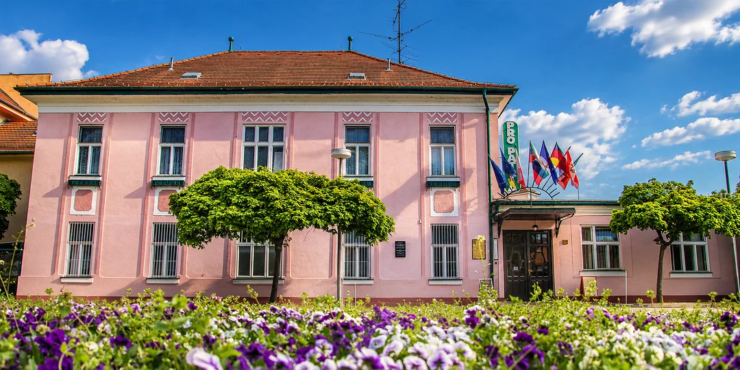 Hotel Pro Patria priamo v srdci kúpeľného ostrova: procedúra a polpenzia