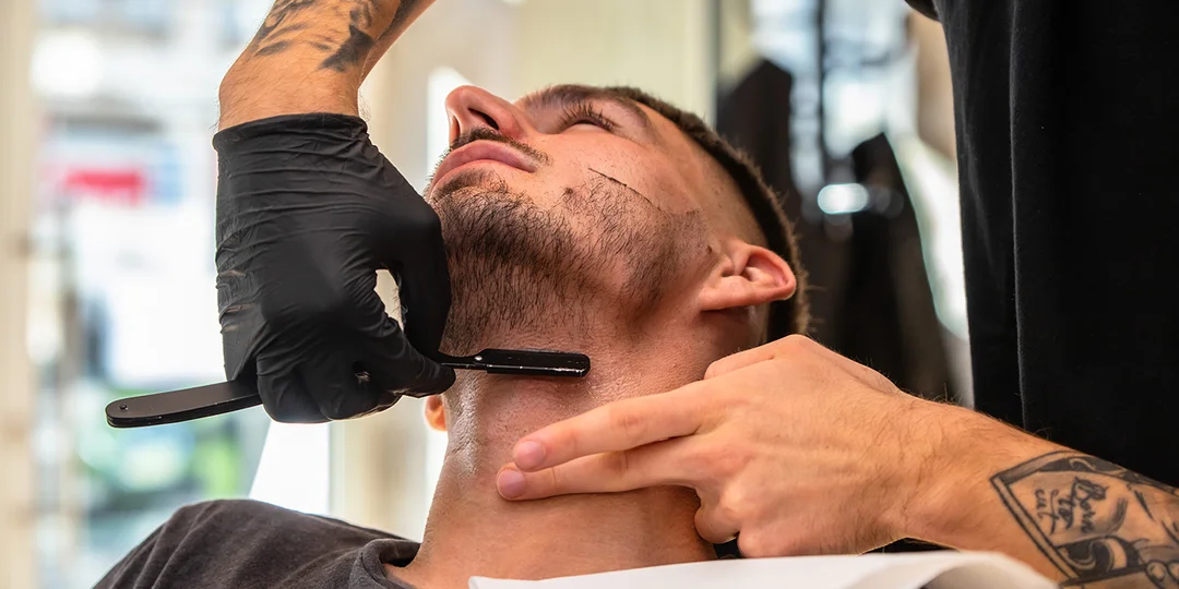 Štýlový pánsky strih a úprava brady v modernom barbershope