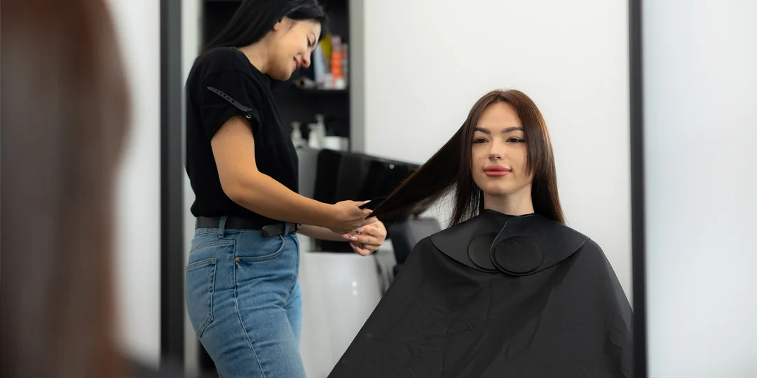 Balíčky pre krásne vlasy: dámsky strih, regeneračné kúry či balayage