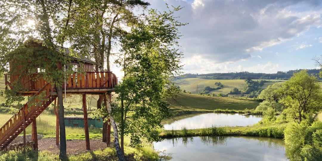 Relax v prírode: pobyt v stromovom dome na Morave pre pár aj rodinu