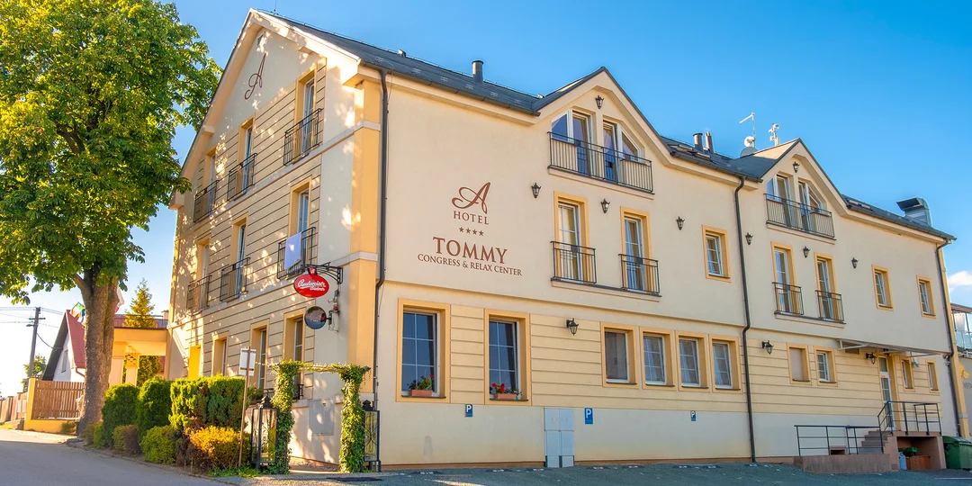 Pobyt neďaleko Adršpašských skál v izbe Economy alebo Superior s raňajkami a wellness