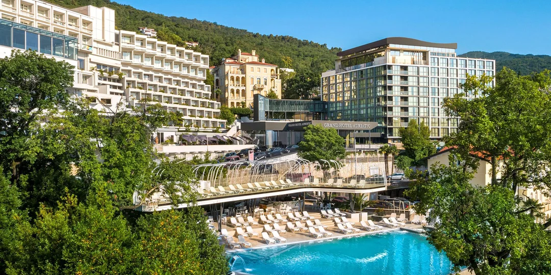 Chorvatská Opatija: 3* hotel přímo na promenádě, polopenze, infinity bazén