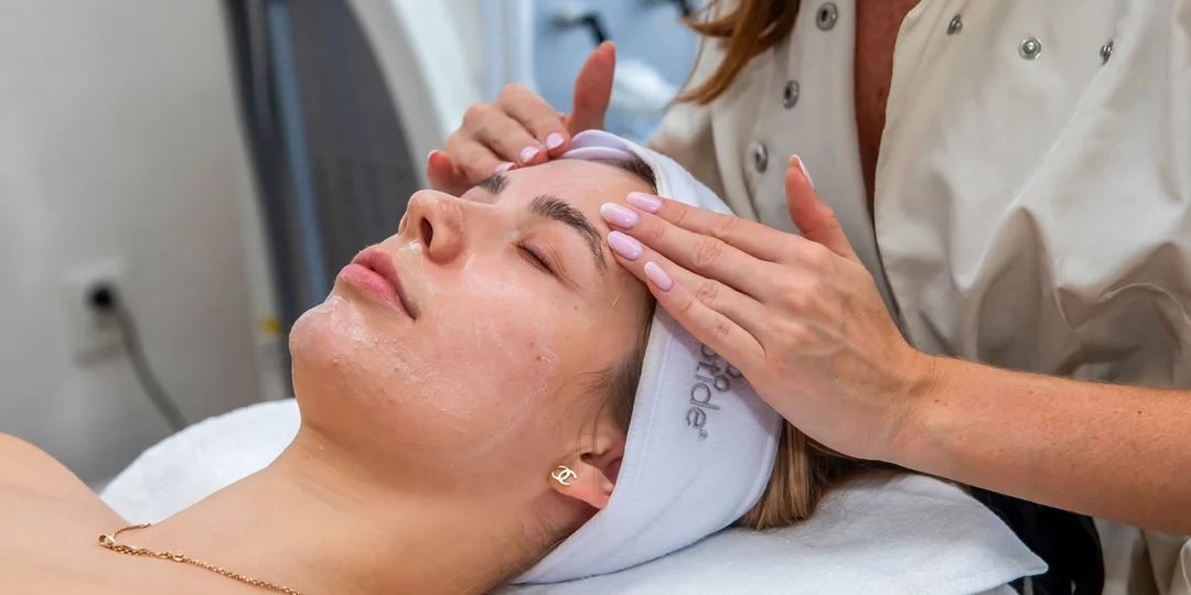 Omladenie pleti s BioRePeel alebo šetrný Glow Peel