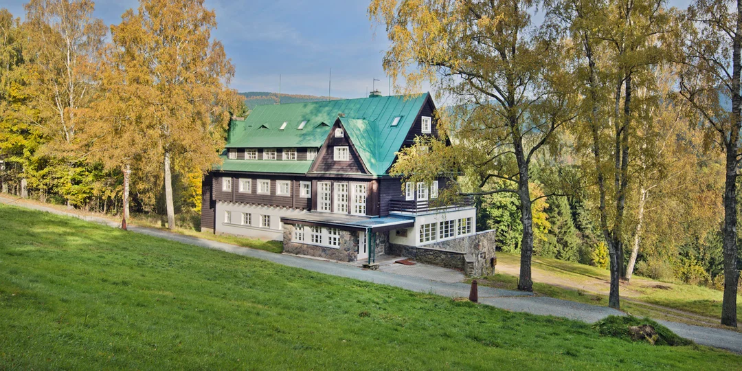 Aktívna dovolenka v Orlických horách pre pár aj rodinu: retro izba, štúdio alebo apartmán s kuchynkou