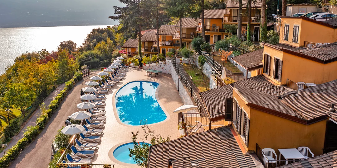Pobyt pri jazere Lago di Garda: moderné apartmány, bazény aj domáci miláčikovia zdarma