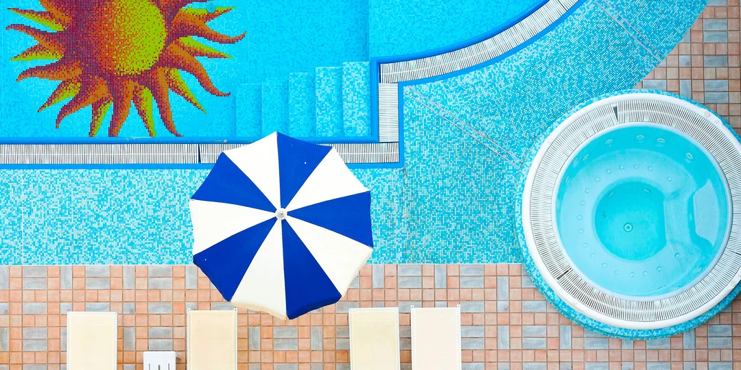 Na pláž do Cervie: 4* hotel priamo pri mori s bazénom, jedlom a animačným programom