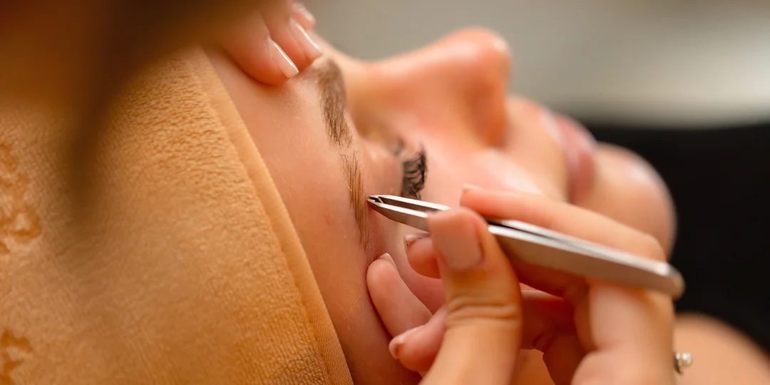 Prirodzene výrazný pohľad vďaka Lash liftingu mihalníc či laminácii obočia