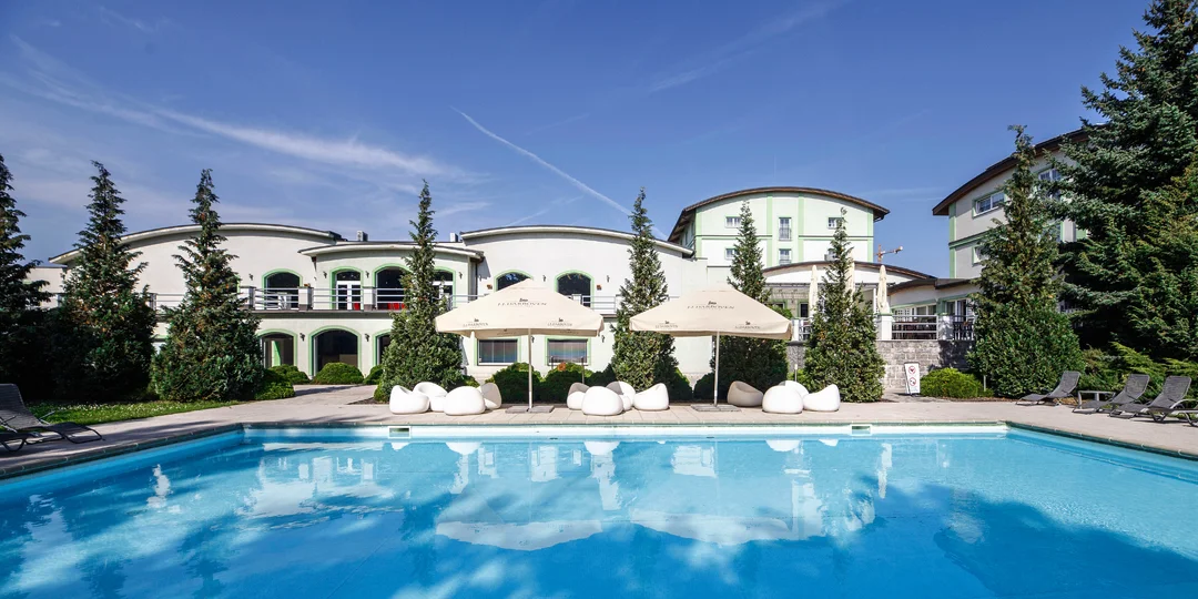 Pobyt v Plzni: 4* hotel s raňajkami, pivo alebo sekt, vonkajší bazén a zľava na tenis