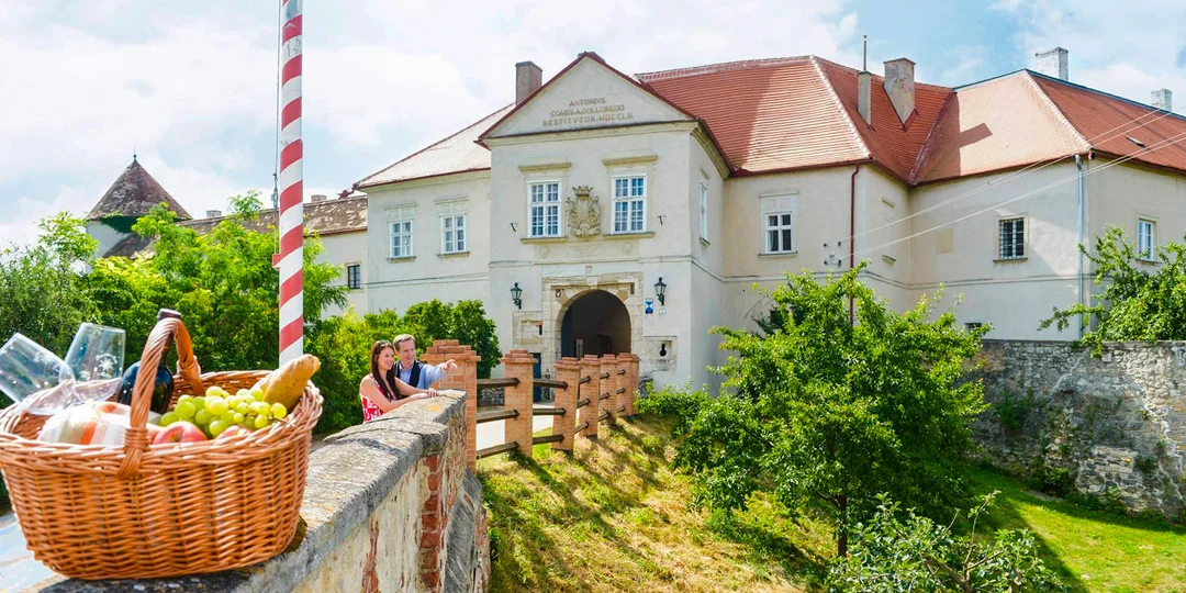 Zámocký pobyt vo Weinvierteli: hotel s raňajkami neďaleko termálnych kúpeľov Laa