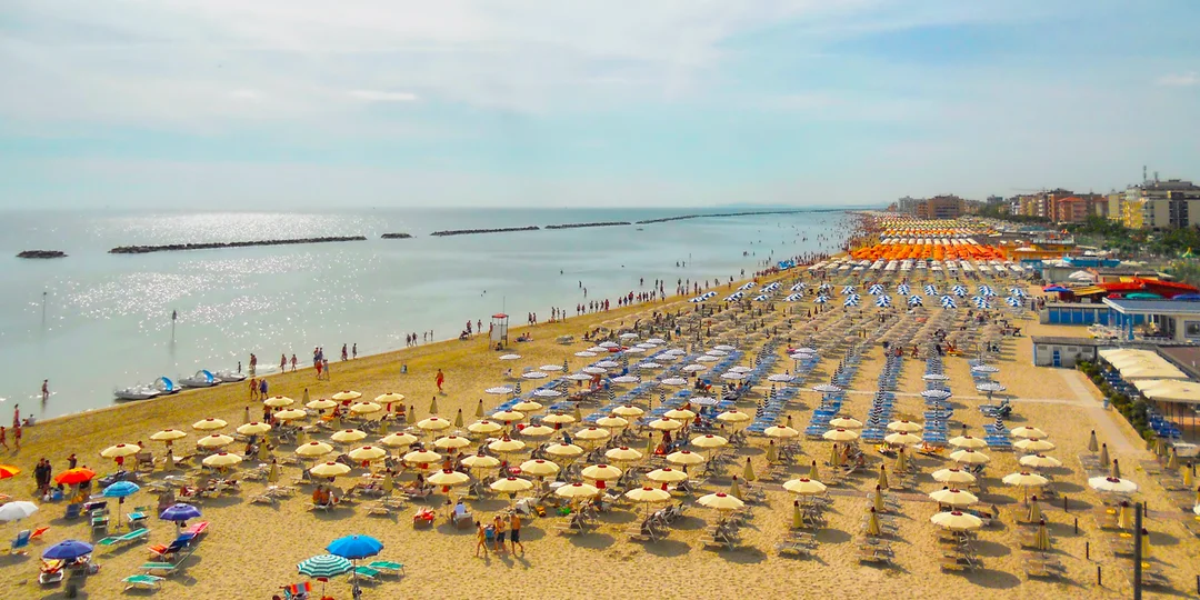 Rodinná dovolenka v Rimini: pobyt v 3* hoteli pri pláži s polpenziou alebo plnou penziou