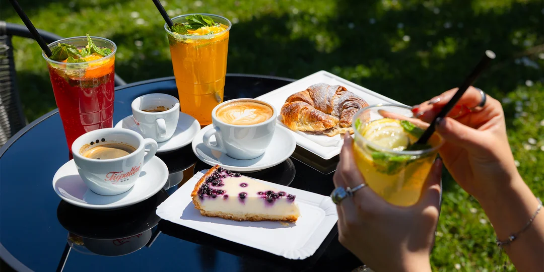Výberová káva, koláče a osviežujúce limonády v Peknička café