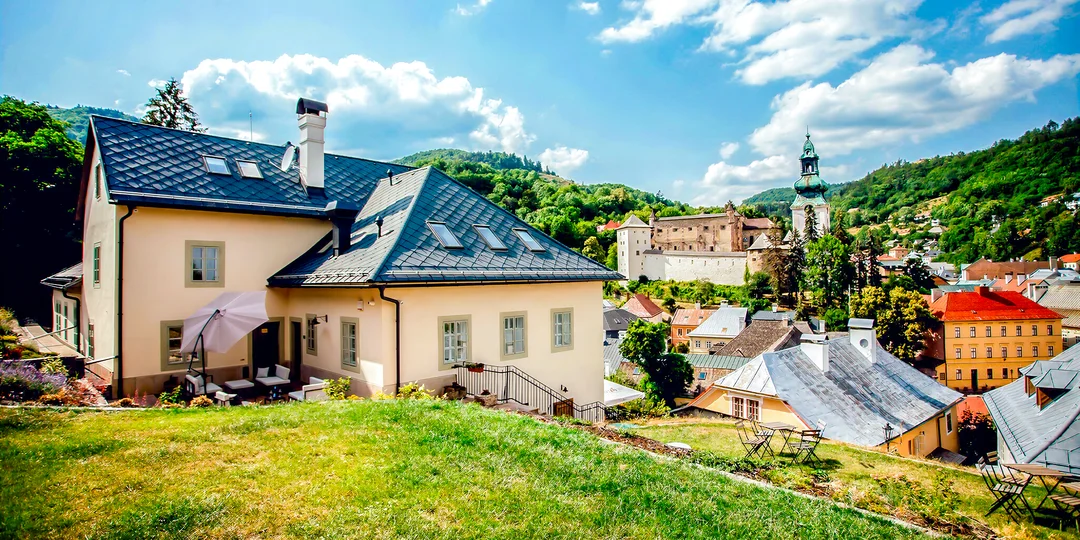 Spojenie histórie a luxusu v obľúbenej Banskej Štiavnici: hotel len 300 m od Nového Zámku