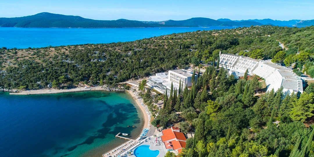 Chorvátske Slano: 4* hotel pri pláži s polpenziou alebo all inclusive, bazény a animačné programy