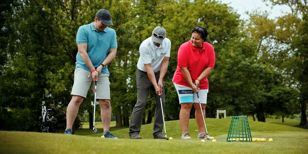 Skupinový golfový kurz v Hrubej Borši: vaša cesta v zelenej karte