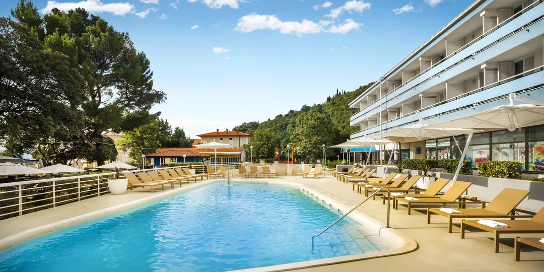 Hotel kousek od Opatije u pláže: strava a točené nápoje u večeře, neomezený wellness, 2 děti do 13,9 let zdarma