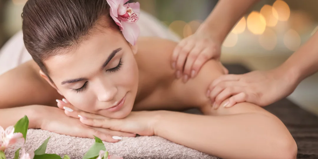 Saunovanie, uvoľňujúce masáže aj peeling so soľou z Mŕtveho mora