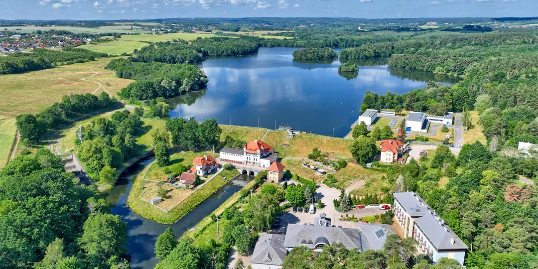 Pokojná dovolenka pri Straszyńskom jazere: raňajky, sauna, detské ihrisko, výlety do Gdanska