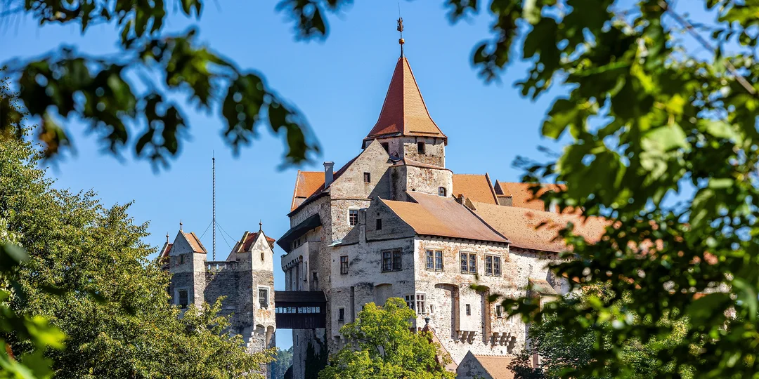Poznávací zájazd na české hrady Pernštejn a Veveří