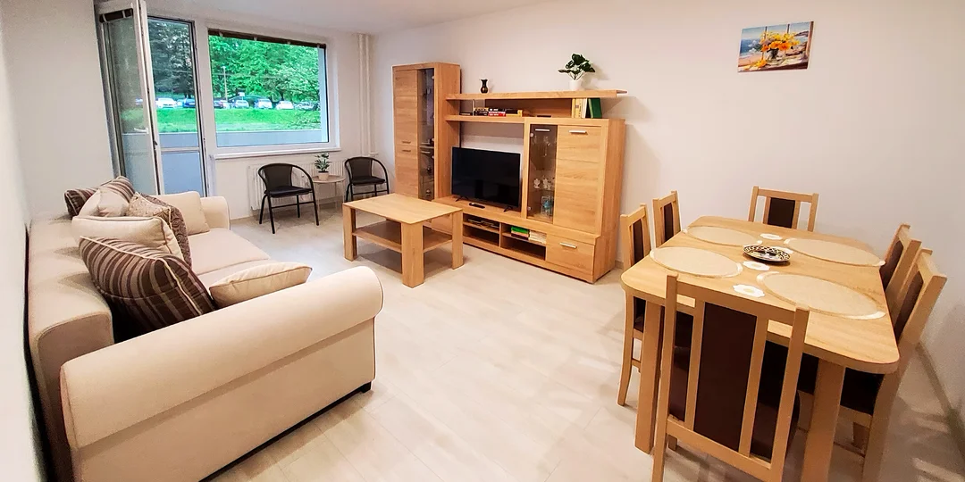 Priestranný apartmán v Bardejove s balkónom, vybavenou kuchyňou a bezplatným parkovaním