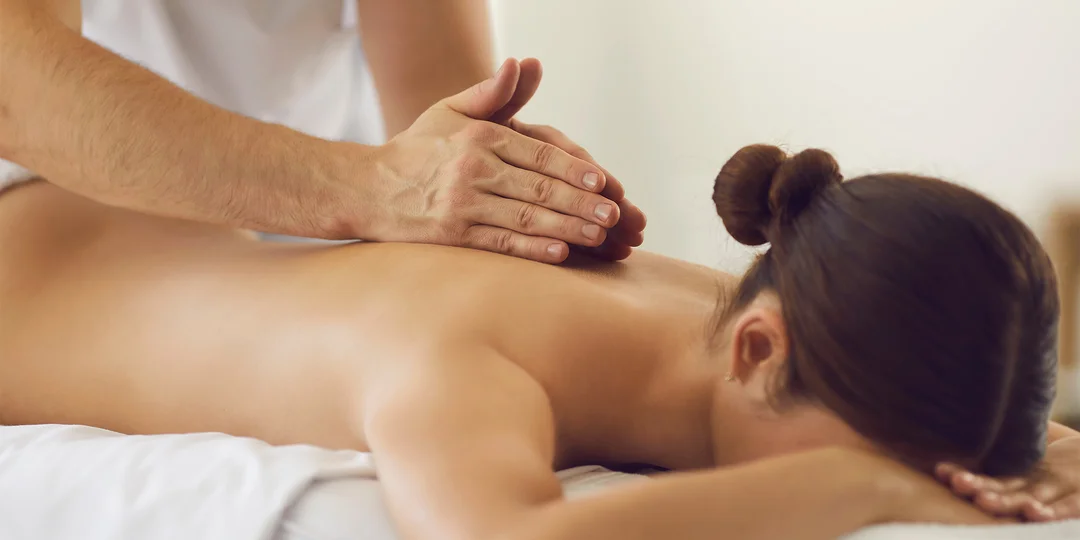 Telové masáže: relaxačná, indická antistresová alebo masáž štyrmi rukami
