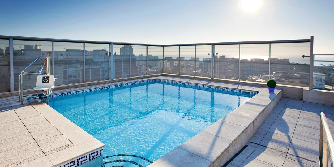 Dovolenka v Barcelone: moderný hotel blízko pláže, s raňajkami a strešným bazénom